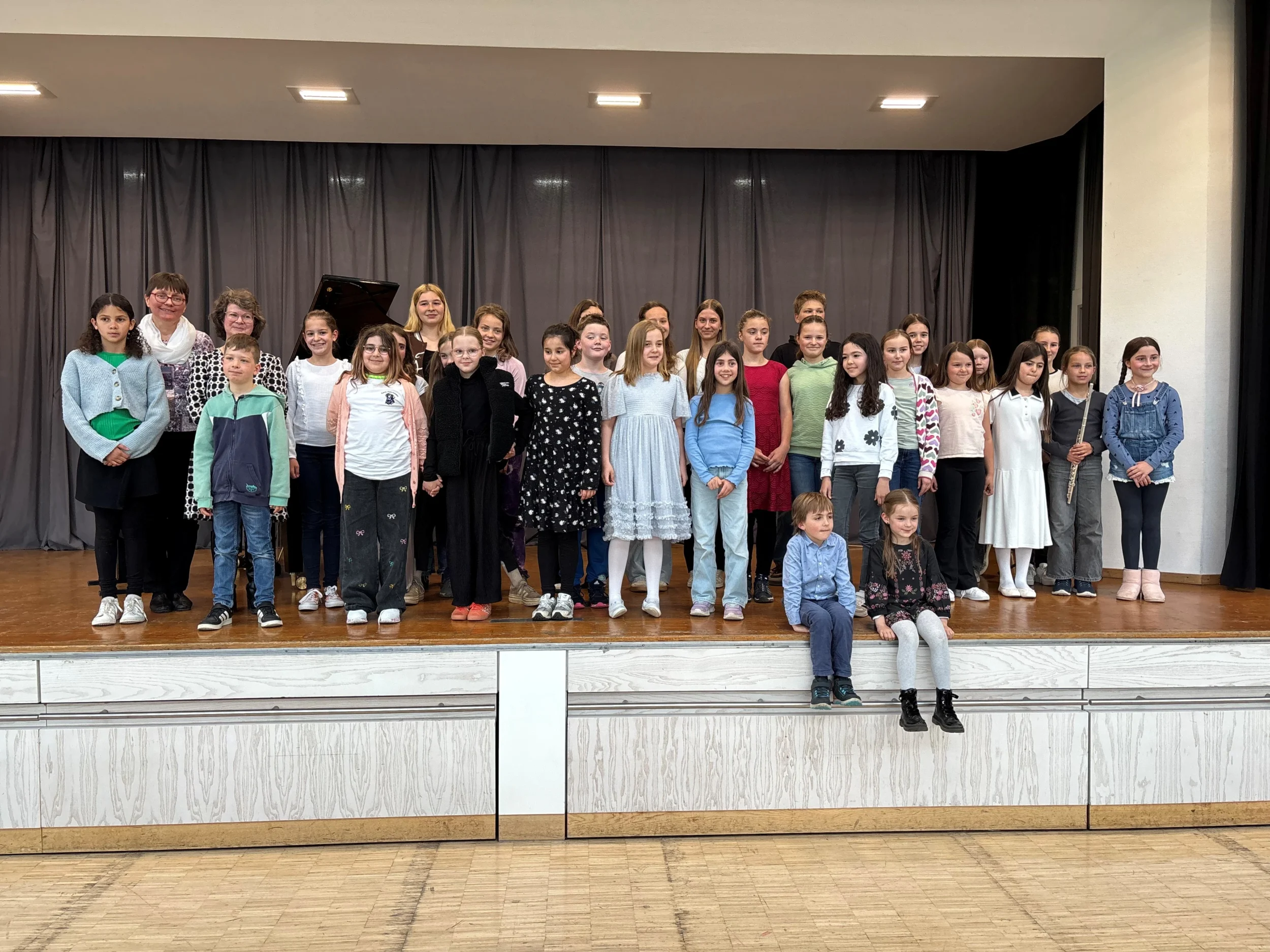 Gruppenbild mit den Schülerinnen und Schülern der Querflöten- und Klavierklasse Lips/Kuhlmann