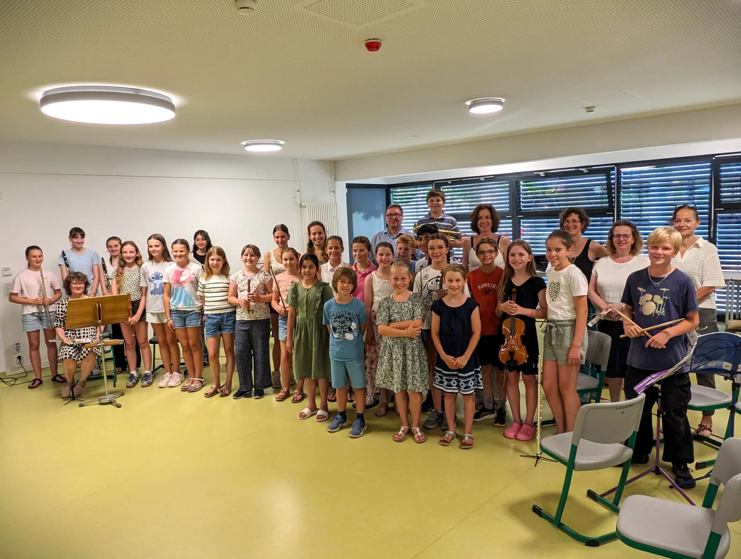 Gruppenbild mit allen Musikerinnen und Musikern der Musikwerkstatt